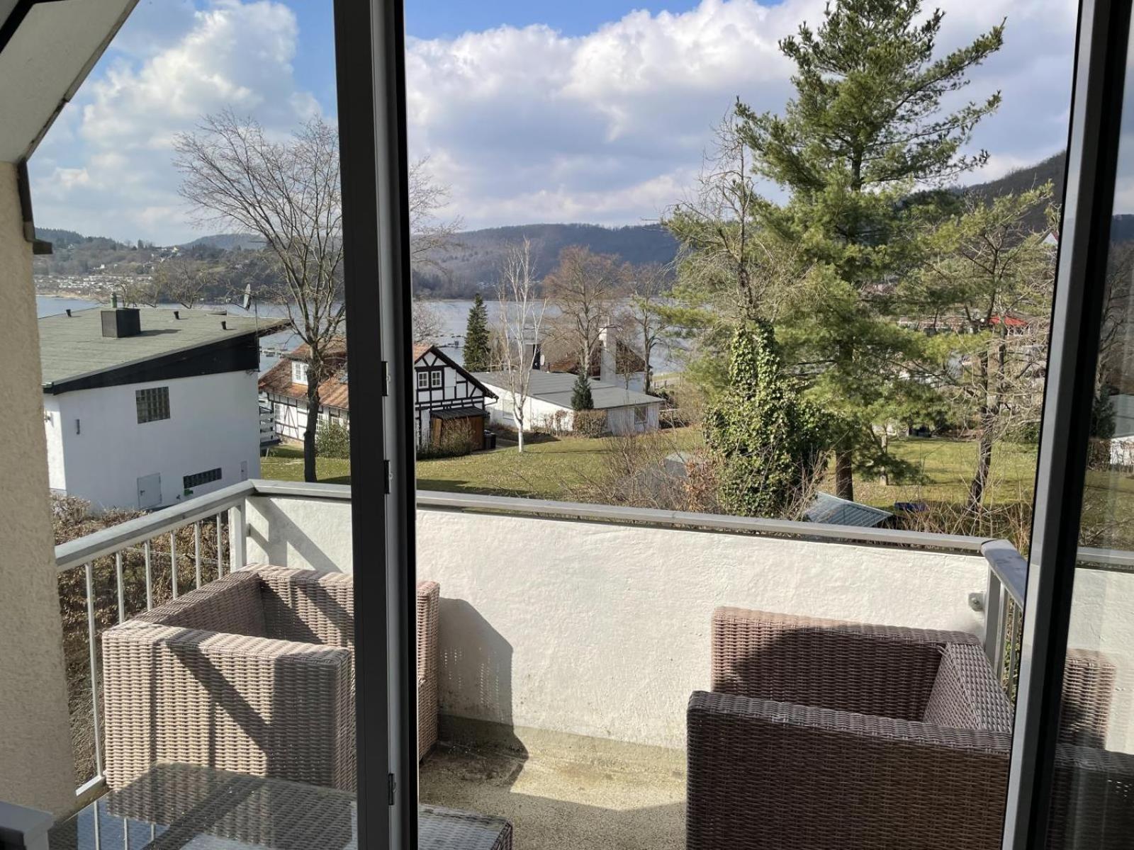 Gemutliche 93M2Fewo Mit 2 Schlafzimmern Und Seitlichem Seeblick Vom Balkon Scheid  Екстериор снимка