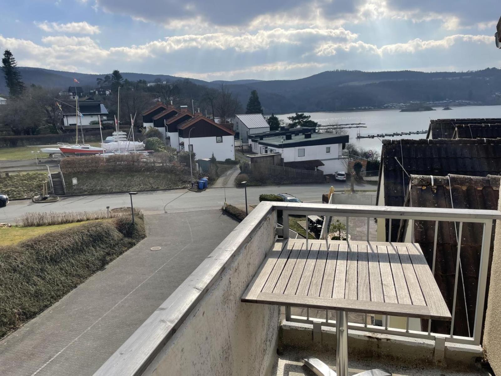 Gemutliche 93M2Fewo Mit 2 Schlafzimmern Und Seitlichem Seeblick Vom Balkon Scheid  Екстериор снимка
